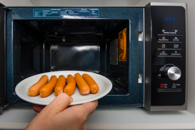 Illustration for article titled Why do sausages scream and explode in the microwave?